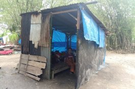 30 Tahun Huni Ruang 2x3 Meter, Ibu dengan Keterbelakangan di Pangkep Memilih Sendiri