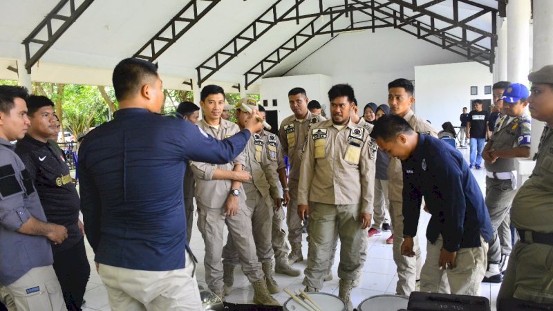 Mantapkan Marching Band, Korps Musik Pangkep Berguru ke Satpol PP Sidrap