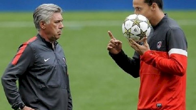 Carlo Ancelotti dan Zlatan Ibrahimovic. (Foto: Bleacher Report)