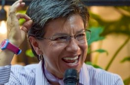 Perempuan Pertama yang Jadi Wali Kota di Bogota Kolombia Nikahi Pacar Perempuannya