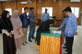 Serahkan Beasiswa Pendidikan, Wapub Bulukumba Harap Mahasiswa Tingkatkan Soft Skill