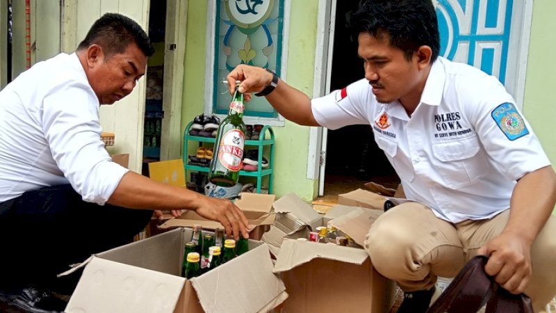 Geledah Rumah Penjual Miras, Polisi Malah Dapat Pelukan dari Nenek