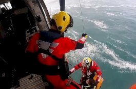 Dramatis, Penyelamatan Pengacara Inggris yang Digulung Ombak Seukuran Stadion Sepak Bola