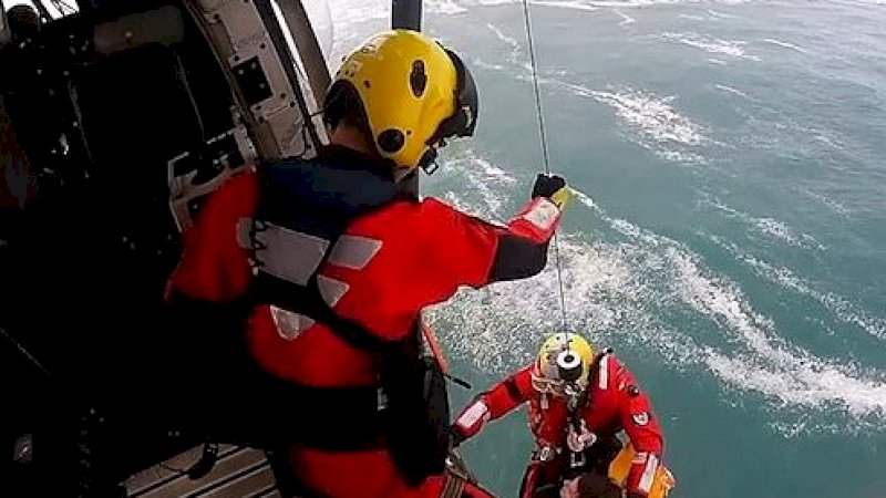 Dramatis, Penyelamatan Pengacara Inggris yang Digulung Ombak Seukuran Stadion Sepak Bola