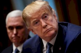 Trump Didesak untuk Mengundurkan Diri Sebelum Dimakzulkaan