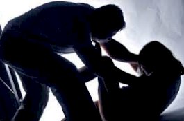 Perempuan Tua Ini Buka Bisnis 'Esek-esek' di Rumahnya