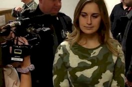 Mantan Ratu Kecantikan Ngaku Kirim Foto Telanjang ke Siswanya