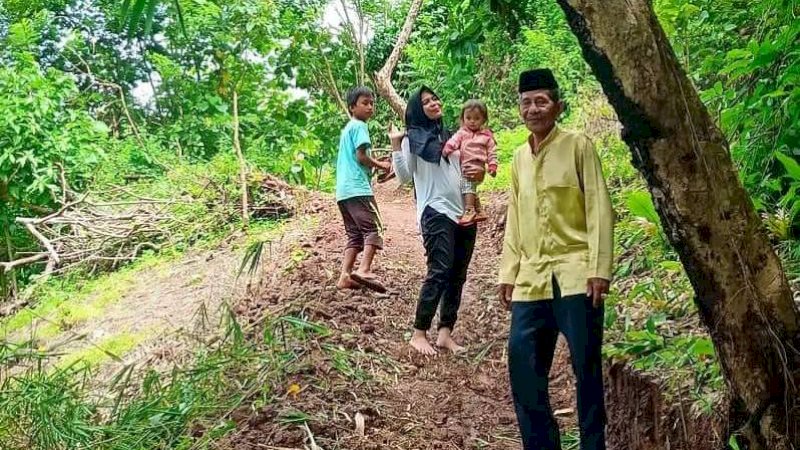 Intip Perjuangan Bidan Desa Ini, Telusuri Pelosok dengan Jalan Kaki