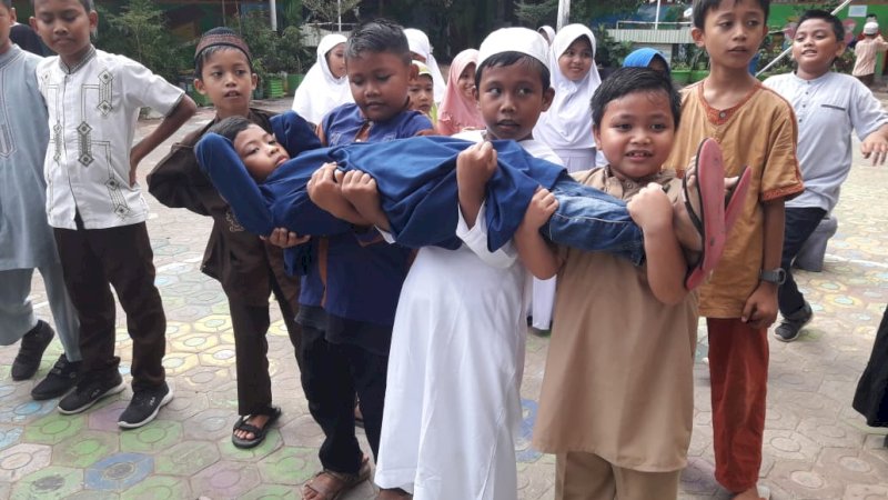 Tagana Masuk Sekolah di SDN Kompleks Sambung Jawa