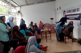 PUAN Aksi Nyata ICT Bikin Emak-emak Biringkanaya Jago Makeup