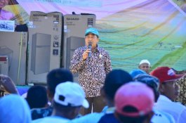 Bersama Petani, Bupati Sidrap Saksikan Launching Produk Herbisida