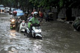 Jurus Ampuh Motor Terobos Banjir Tanpa Mogok