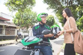 Pakai Helm Kotor, Awas Penyakit Kulit Kepala Menular