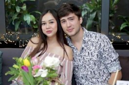 Dikabarkan Cerai, Aura Kasih Hapus Foto dan Unfollow Suaminya