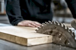 Pria Berusia 65 Tahun Tewas Terpenggal Gergaji Mesin saat Bekerja