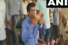 Polisi Dianggap Tidak Netral, Anggota DPR Ini Jilat Sepatu Bot dan Siap Kembali ke Korps