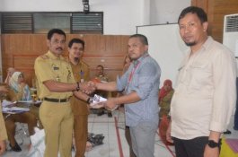 Pemkab Sidrap Salurkan 8.000 Paket Seragam dan Perlengkapan Sekolah Gratis untuk SD dan SMP