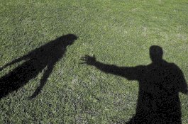 Remaja Disiram Larutan Asam oleh Kepala Sekolah dan Guru