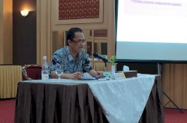 Sambil Goyangkan Kaki, Rahmat Jawab Pertanyaan Tim Uji Kompetensi Golkar Sulsel