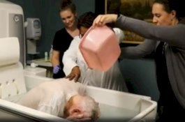 Sudah Sekarat, Pasien Kanker Ini Dicelup dalam Bak Mandi di Rumah Sakit