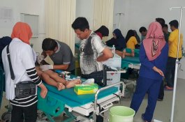 Wahdah Islamiyah Sunat Puluhan Anak di Pitumpanua Wajo