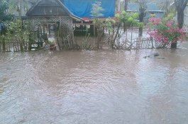 Warga Tarowang Panik Dihantam Banjir Kiriman di Jeneponto