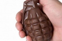 Dilarang Ikut Ujian karena Belum Bayar, Gadis Ini Ancam Ledakkan Sekolah dengan Granat di Tangan