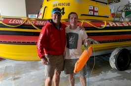 Kejar Ikan dengan Tombak, Nelayan Diseret Hiu Putih Besar ke Tengah Laut