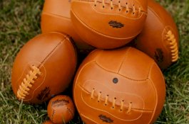 Mantan Karyawan MLB Bikin Bola Kulit Antik, Harga Mulai Rp500 Ribu hingga Rp11 Juta