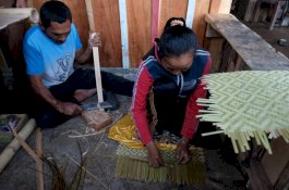 Meski Kakinya Dimakan Buaya, Pria Ini Sukses Jadi Pengrajin Bambu di Gowa