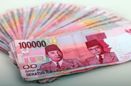 Niat Beli Sukun, Ibu Baju Merah Tepergok Warga Pakai Uang Palsu