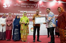 Nurdin Abdullah Tak Pernah Buka HP Istri: Tukang Bangunan Saja Dipanggil Sayang