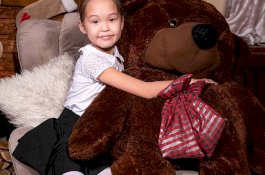 Gadis Kecil yang Diselamatkan dari Hutan Belantara Menangkan Kontes Kecantikan