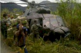 Klaim Tembak Jatuh Helikopter TNI, OPM Pamer Senjata Rampasan yang Mematikan