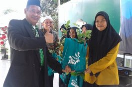 Gerakan Tanam 25 Pohon Seumur Hidup, BPDASHL Ajak Santri Ponpes Ummul Mukminin 'Aisyiyah