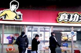Putri Bruce Lee Gugat Restoran Tiongkok Rp418 Miliar, Ada Gambar Sang Ayah di Sana