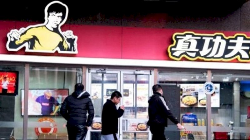 Gambar Bruce Lee di restoran Real Kungfu. (Foto: Getty Images)