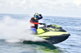 Nurdin Abdullah Turing Jetski dari Makassar ke Parepare