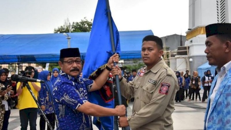 Dinas Sosial Kabupaten Gowa melaksanakan puncak peringatan Hari Kesetiakawanan Sosial Nasional (HKSN) yang ke-62 tahun. Berlangsung di Pelataran Masjid Agung Syekh Yusuf, Jumat (27/12/2019).