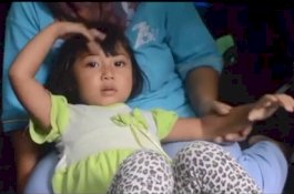 Bocah 3 Tahun Ini Cuma Mau Dicukur Oleh Jokowi