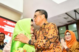 Nurdin Abdullah Berbagi Tips: Agar Suami Semangat ke Kantor, Peluk dan Cium Sebelum Berangkat