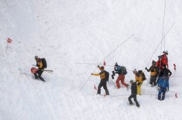 Terkubur Salju Lebih Lima Jam, Pemain Ski Austria Ini Selamat karena Kantong Udara