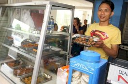 Masih Ingat Briptu Norman Kamaru? Bercerai dengan Istri, Kini Bisnis Buburnya Bangkrut