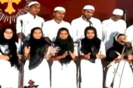 Umat Islam Ditindas, Paduan Suara Gereja Pakai Peci Putih dan Jilbab saat Menyanyi