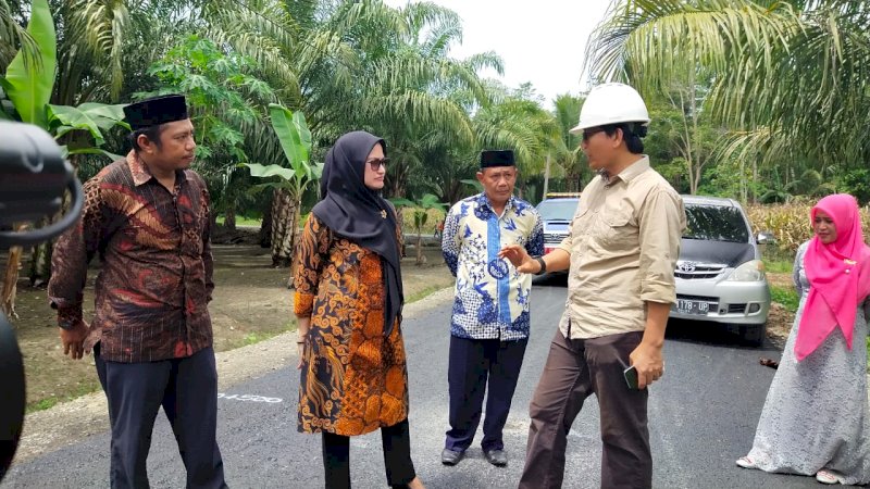Isi Waktu Libur, IDP Tinjau Jalan Penghubung Antar Kecamatan
