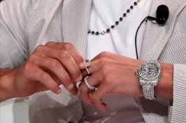 Cristiano Ronaldo Memakai Jam Tangan Rolex Termahal yang Pernah Dibuat