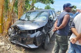 Bersenggolan Truk Tangki LPG, Sopir MPV Dilarikan ke RSUD Lanto Daeng Pasewang