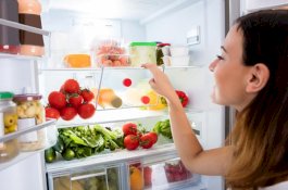 8 Makanan Sehat yang Sebaiknya Selalu Ada di Dalam Kulkas!