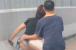 Jalan Raya Johor-Singapura Macet, Wanita Ini BAB di Pinggir Jalan