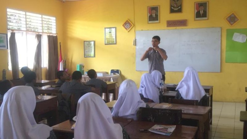 Dosen Pendidikan Bahasa Inggris UMI Gelar Pengabdian di MTSN 1 Makassar
